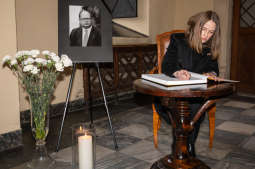 bs_190118_8054.jpg-Adamowicz,Księga ,Kondolencja,UMK