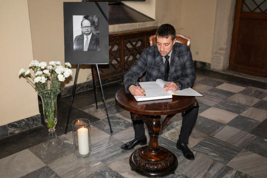 bs_190118_8063.jpg-Adamowicz,Księga ,Kondolencja,UMK