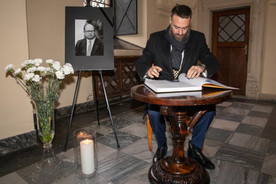 bs_190118_8085.jpg-Adamowicz,Księga ,Kondolencja,UMK