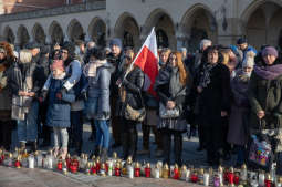 bs_190119_8577.jpg-Żałoba,Adamowicz,Kraków Myślami z Gdańskiem,Wieża,