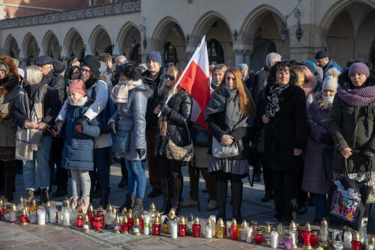 bs_190119_8577.jpg-Żałoba,Adamowicz,Kraków Myślami z Gdańskiem,Wieża,