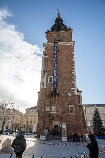 bs_190118_8111.jpg-Żałoba,Adamowicz,Kraków Myślami z Gdańskiem,Wieża,