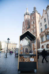 bs_190131_1297.jpg-testowe wózki do sprzedaży obwarzanków i pamiątek