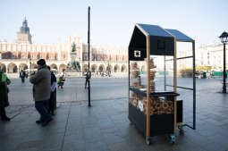 bs_190131_1314.jpg-testowe wózki do sprzedaży obwarzanków i pamiątek