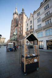 bs_190131_1333.jpg-testowe wózki do sprzedaży obwarzanków i pamiątek