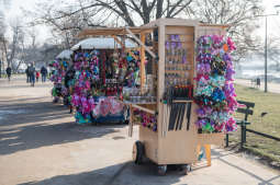 bs_190131_1401.jpg-testowe wózki do sprzedaży obwarzanków i pamiątek