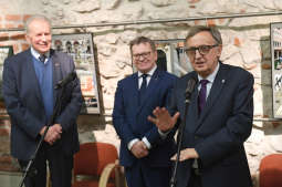 dsc_1731 copy.jpg-Wernisaż wystawy prof. Piotra Sztompki pt. „Pocztówki z Włoch”