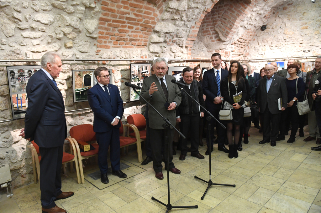 dsc_1757 copy.jpg-Wernisaż wystawy prof. Piotra Sztompki pt. „Pocztówki z Włoch”  Autor: W. Majka