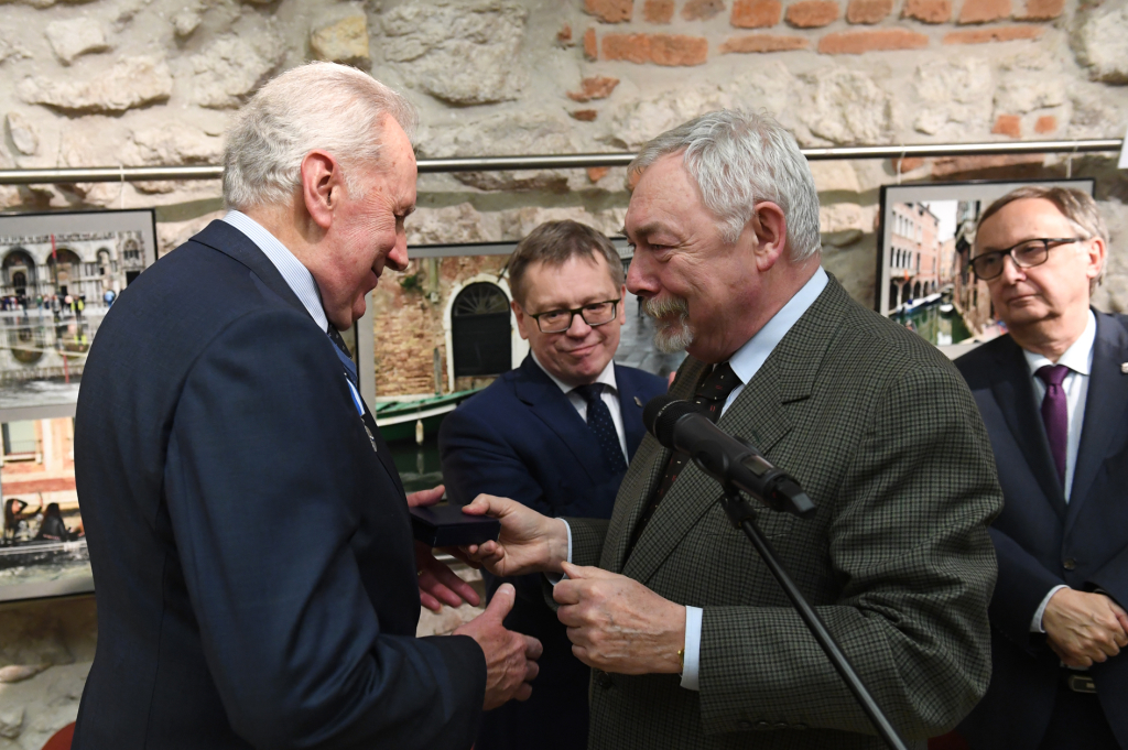 dsc_1767 copy.jpg-Wernisaż wystawy prof. Piotra Sztompki pt. „Pocztówki z Włoch”  Autor: W. Majka