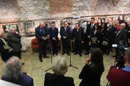 dsc_1806 copy.jpg-Wernisaż wystawy prof. Piotra Sztompki pt. „Pocztówki z Włoch”