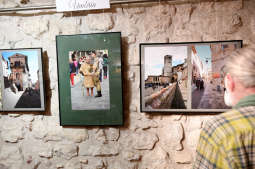 dsc_1831 copy.jpg-Wernisaż wystawy prof. Piotra Sztompki pt. „Pocztówki z Włoch”