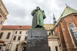 bs_190319_3361.jpg-Pomnik Dietla,Majchrowski,Kwiaty