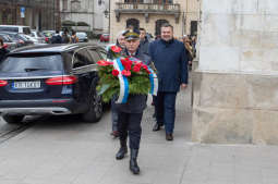 bs_190319_3372.jpg-Pomnik Dietla,Majchrowski,Kwiaty