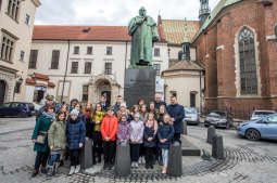 bs_190319_3409.jpg-Pomnik Dietla,Majchrowski,Kwiaty