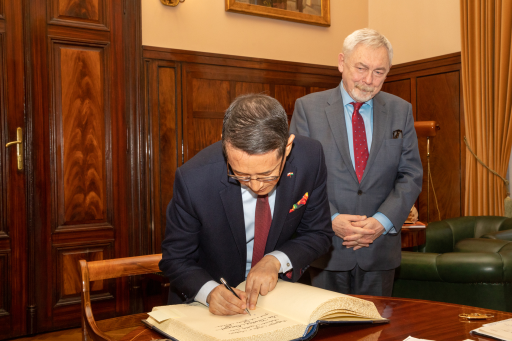 bs_190401_4048.jpg-Tsewang Namoyal, Republika Indii,Majchrowski,Wizyta  Autor: B. Świerzowski