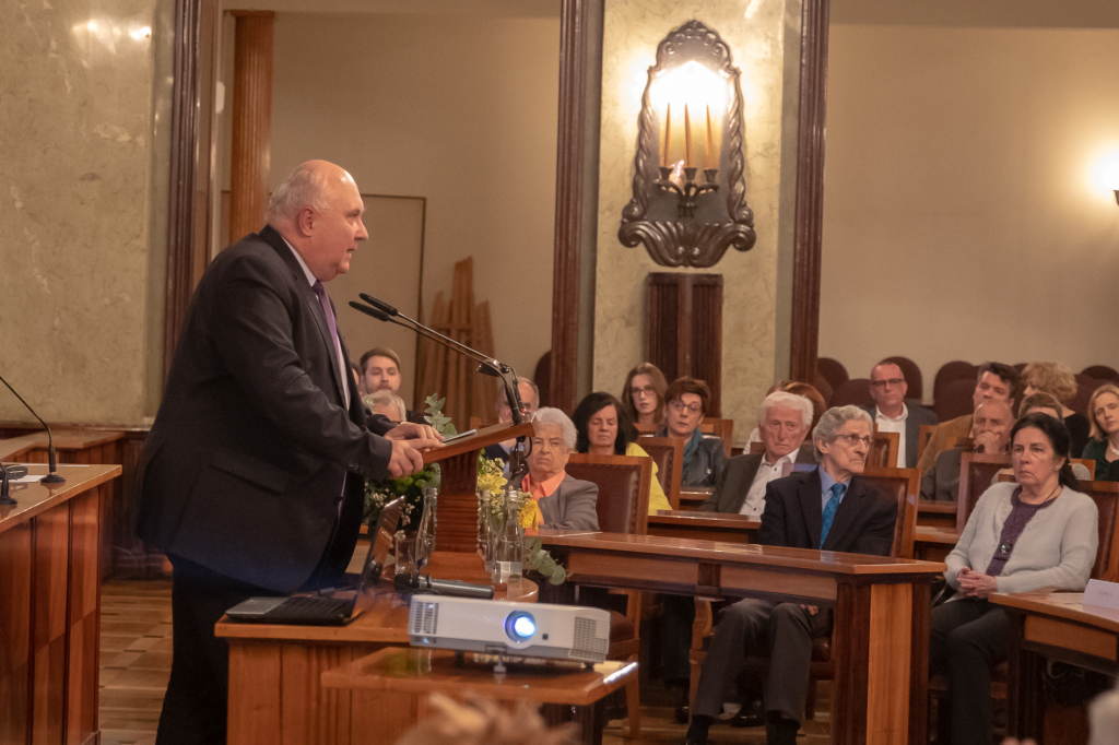 bs-kwietnia 06, 2019-img_4570.jpg-Vetulani, Konferencja,Kośmider,Sala Obrad,Festiwal Wolnej Myśli  Autor: B. Świerzowski