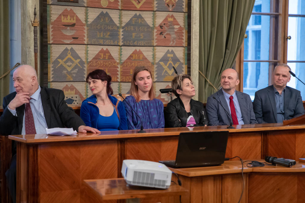 bs-kwietnia 06, 2019-img_4584.jpg-Vetulani, Konferencja,Kośmider,Sala Obrad,Festiwal Wolnej Myśli  Autor: B. Świerzowski