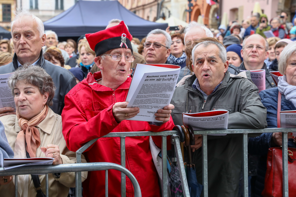 bs-maja 03, 2019-img_8020.jpg-Lekcja Śpiewania,3 Maja,Mały Rynek  Autor: B. Świerzowski