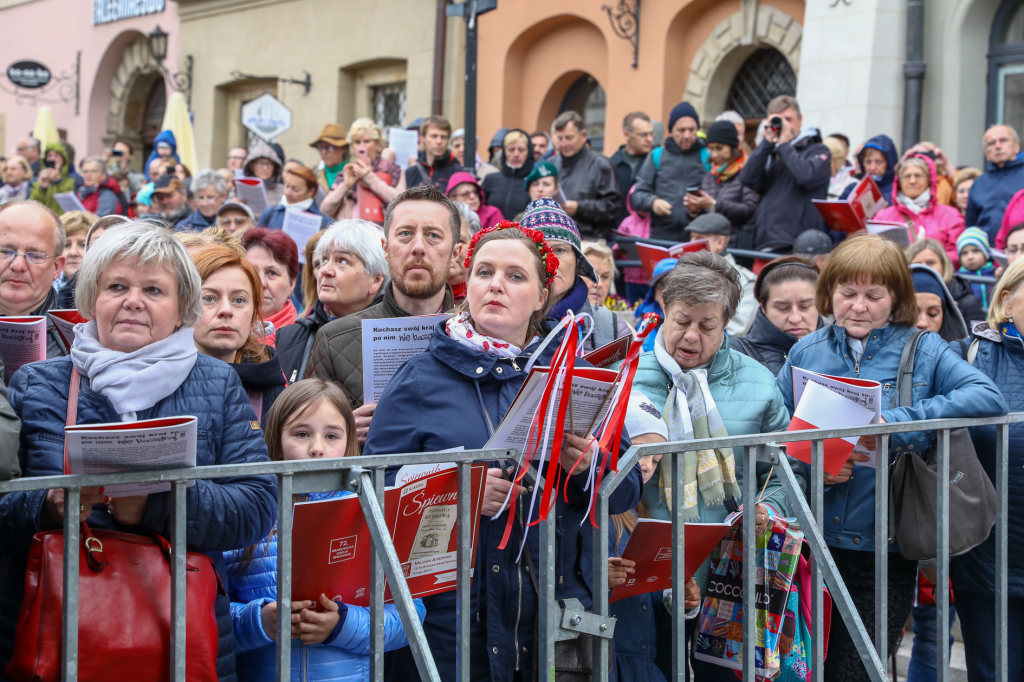 bs-maja 03, 2019-img_8022.jpg-Lekcja Śpiewania,3 Maja,Mały Rynek  Autor: B. Świerzowski