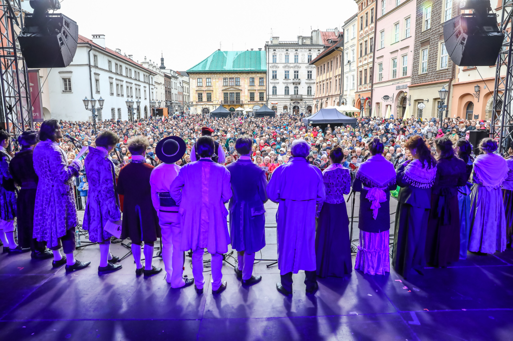 bs-maja 03, 2019-img_8165.jpg-Lekcja Śpiewania,3 Maja,Mały Rynek  Autor: B. Świerzowski