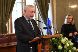 dsc_1282 copy04.jpg-Honoris Gratia