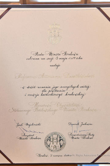 dsc_3137 copy01.jpg-Honorowego Obywatela prof. Antoniemu Dziatkow