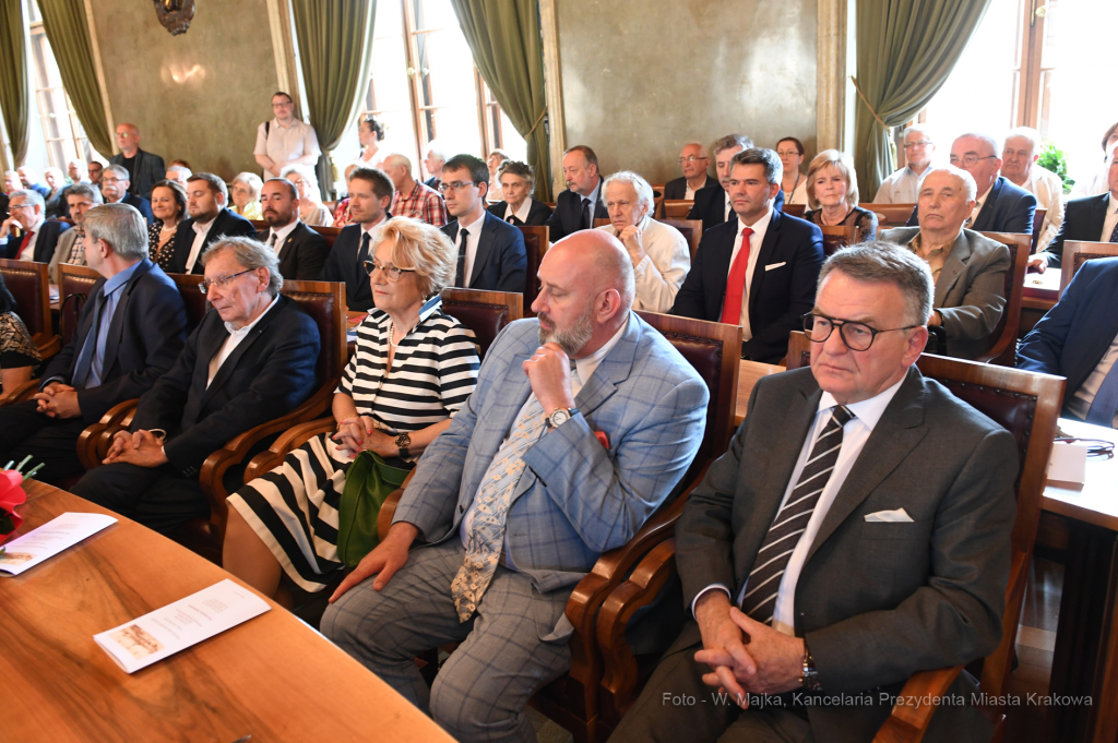 dsc_3197 copy09.jpg-Honorowego Obywatela prof. Antoniemu Dziatkow  Autor: W. Majka