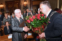 dsc_3250 copy18.jpg-Honorowego Obywatela prof. Antoniemu Dziatkow