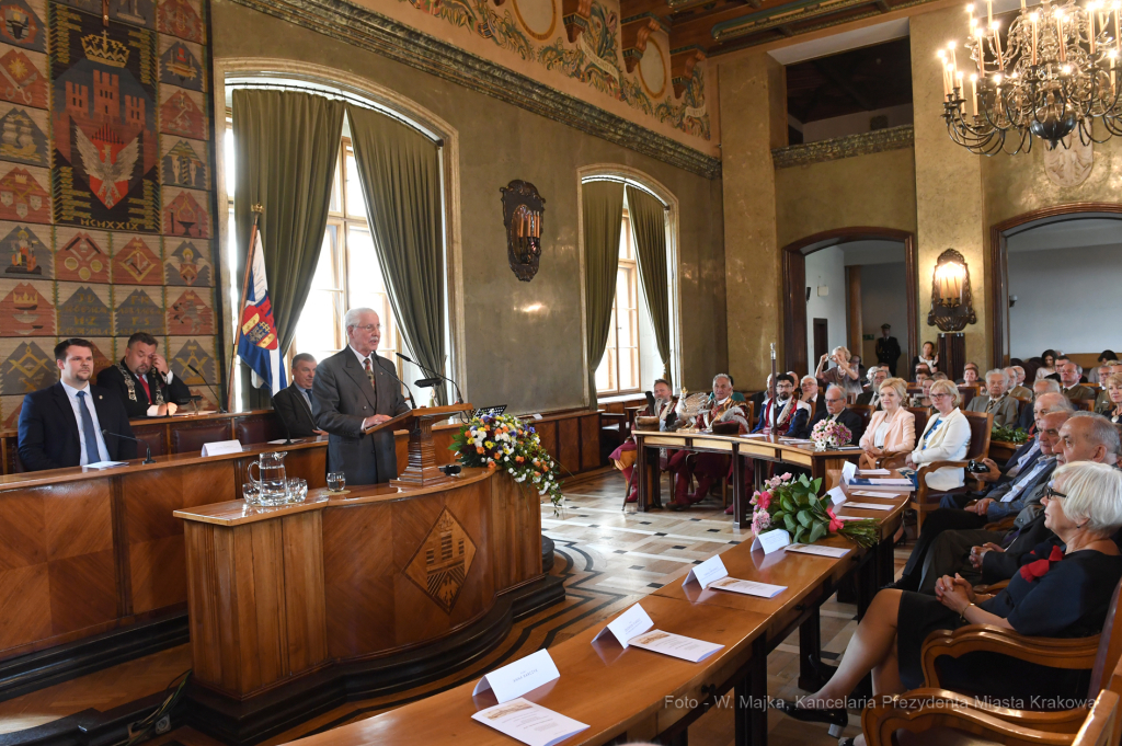 dsc_3268 copy21.jpg-Honorowego Obywatela prof. Antoniemu Dziatkow  Autor: W. Majka