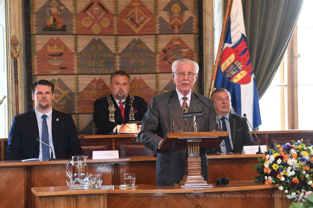 dsc_3294 copy23.jpg-Honorowego Obywatela prof. Antoniemu Dziatkow  Autor: W. Majka