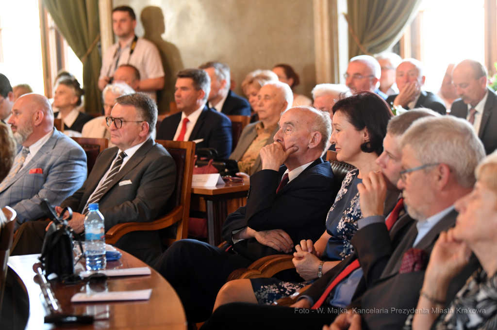 dsc_3297 copy24.jpg-Honorowego Obywatela prof. Antoniemu Dziatkow  Autor: W. Majka