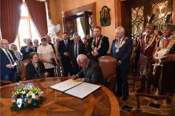 dsc_3338 copy29.jpg-Honorowego Obywatela prof. Antoniemu Dziatkow