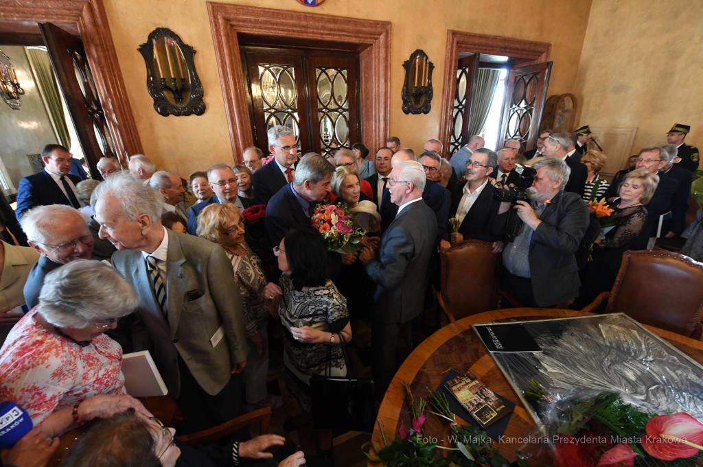 dsc_3392 copy33.jpg-Honorowego Obywatela prof. Antoniemu Dziatkow  Autor: W. Majka