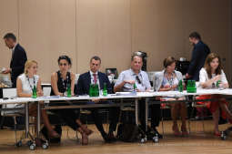 dsc_2596 copy01.jpg-Okrągły stół  - OWHC