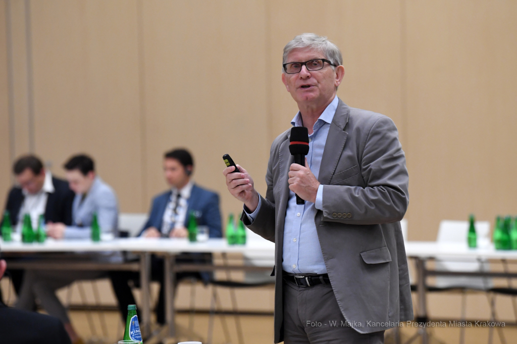 dsc_2650 copy08.jpg-Okrągły stół  - OWHC  Autor: W. Majka