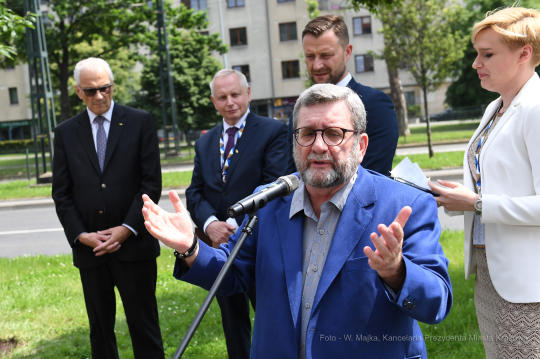 dsc_2504 copy07.jpg-Sadzenie drzewa- Aleja Kongresowa