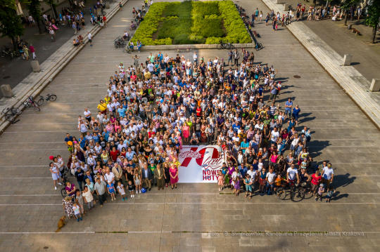 bs-czerwca 09, 2019-jg1_190609_dji_0486.jpg-Wspólne zdjęcie,Nowa Huta,70 lat,Majchrowski