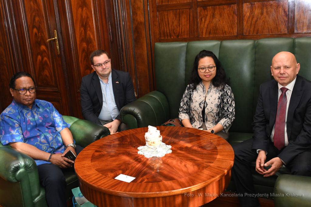 dsc_6187 copy06.jpg-Ambasador Indonezji  Autor: W. Majka