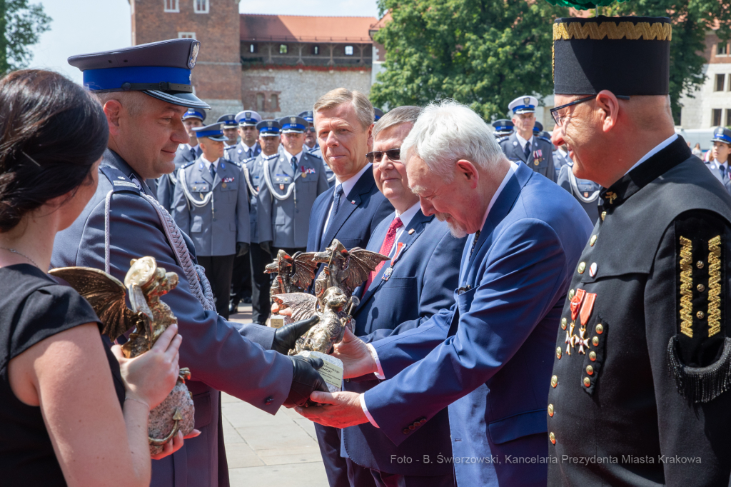 bs_190728_8853.jpg-Święto Policji,Majchrowski,Nagroda  Autor: B. Świerzowski