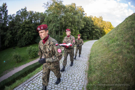 bs_190804_5362.jpg-Capstrzyk,Kopiec Piłsudskiego,Frankiewicz