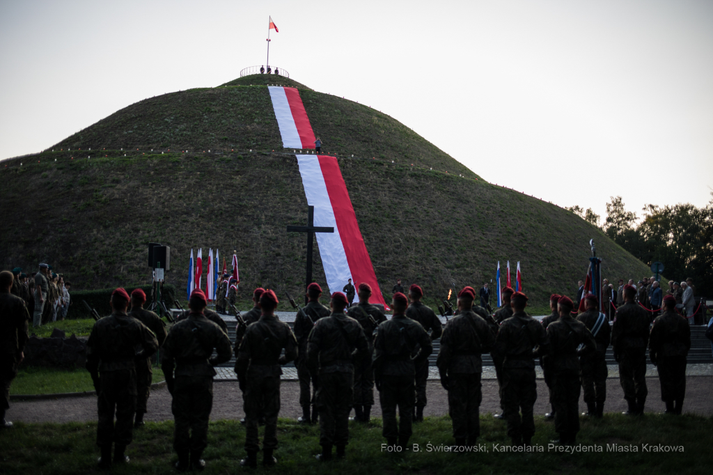 bs_190804_5397.jpg-Capstrzyk,Kopiec Piłsudskiego,Frankiewicz  Autor: B. Świerzowski