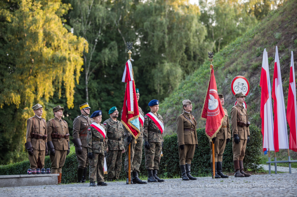 bs_190804_5406.jpg-Capstrzyk,Kopiec Piłsudskiego,Frankiewicz  Autor: B. Świerzowski