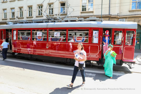 bs_190809_4352.jpg-USA,konsul,Urodziny,Tramwaj