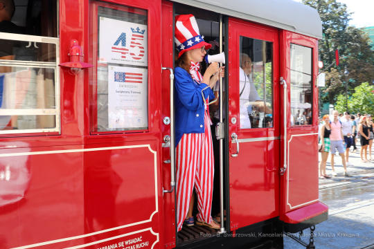 bs_190809_4422.jpg-USA,konsul,Urodziny,Tramwaj
