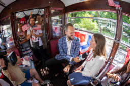 bs_190809_6508.jpg-USA,konsul,Urodziny,Tramwaj