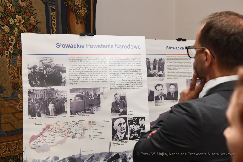 dsc_3280 - kopia20.jpg-Uroczyste przyjęcie z okazji Święta  Narodowego Słowacji  Autor: W. Majka