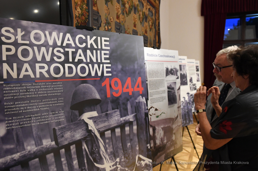 dsc_3301 - kopia22.jpg-Uroczyste przyjęcie z okazji Święta  Narodowego Słowacji  Autor: W. Majka