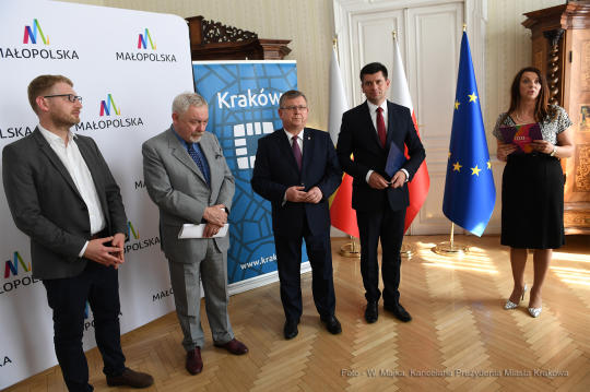 dsc_367820.jpg-Podpisanie umowy ws. rewitalizacji kamieniołomu Liban