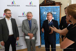 dsc_368121.jpg-Podpisanie umowy ws. rewitalizacji kamieniołomu Liban