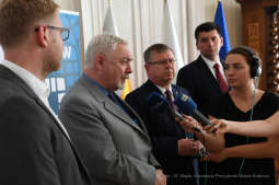 dsc_368422.jpg-Podpisanie umowy ws. rewitalizacji kamieniołomu Liban